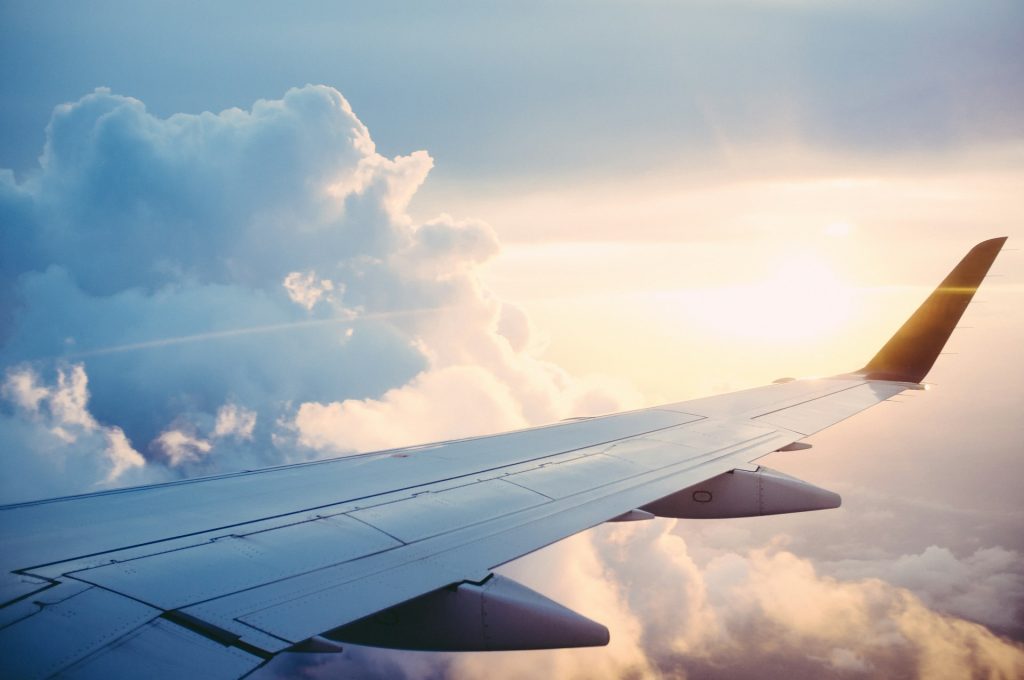 Avion sur tarmac, transferts VTC vers tous aéroports civils et privés depuis Marseille
