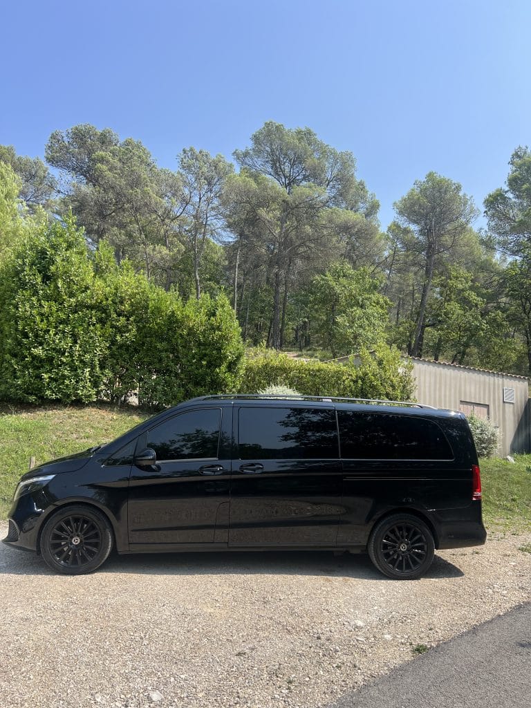 Mercedes Classe V DC DRIVING au Château La Coste pour un transfert privé vers l’aéroport Marseille Provence